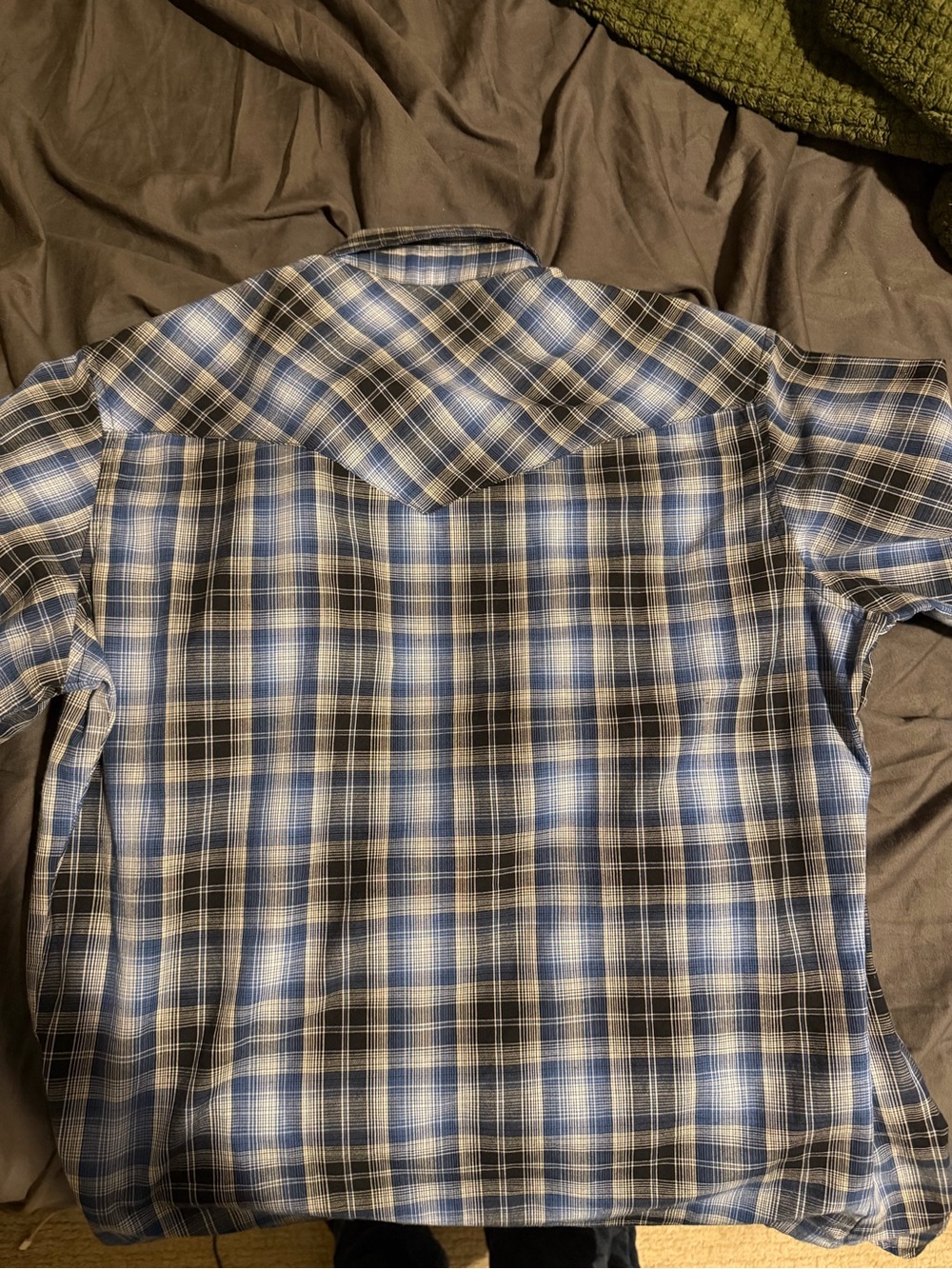 Wrangler Blue and Black Plaid Short-Sleeve Button-Down Shirt - Picture 3 of 3